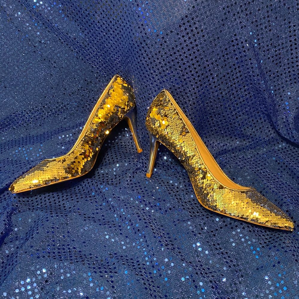 Reversible gold/silver sequin pumps